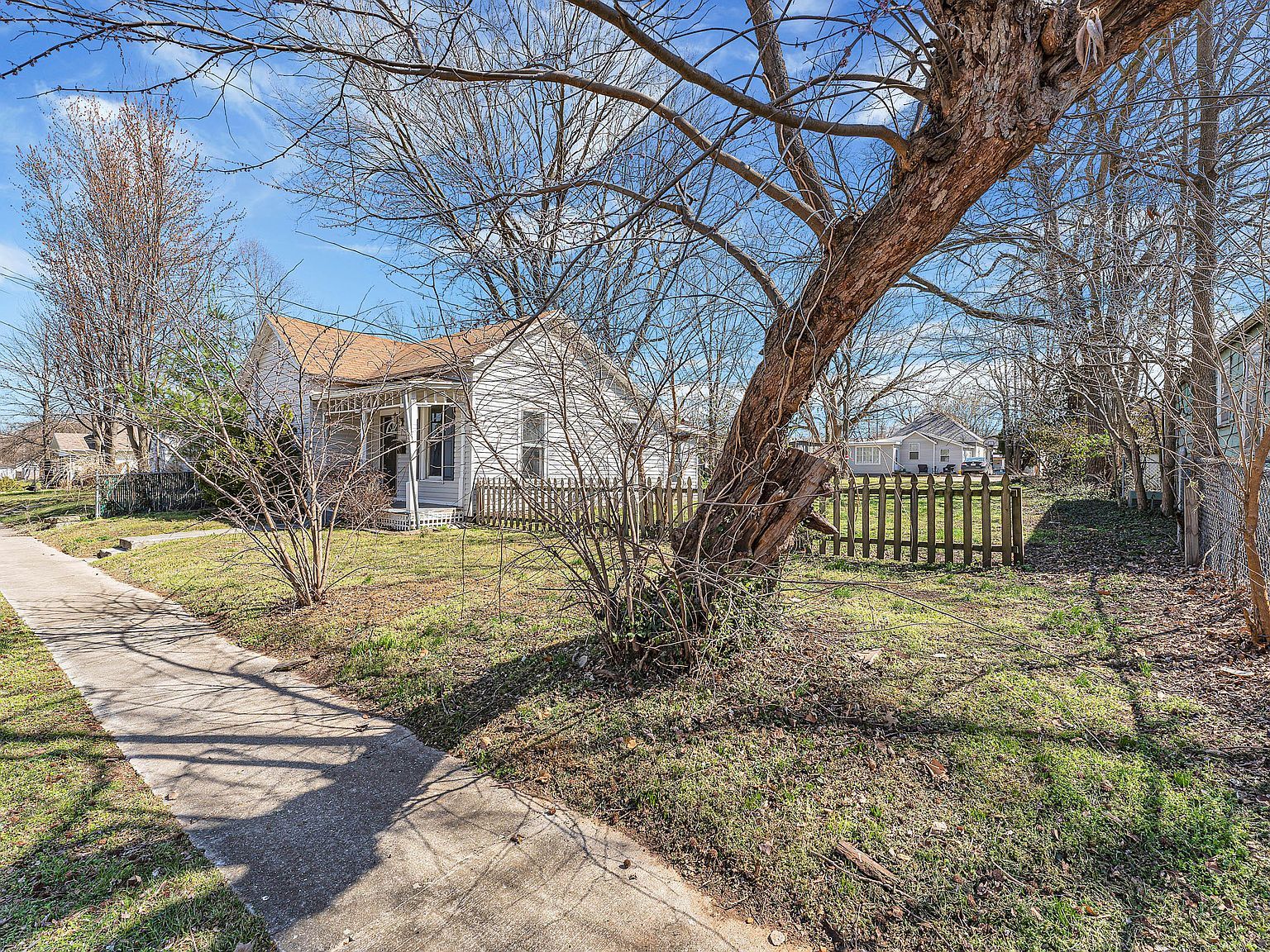 1318 N Douglas Ave Springfield, MO 65802 - Thumbnail 4