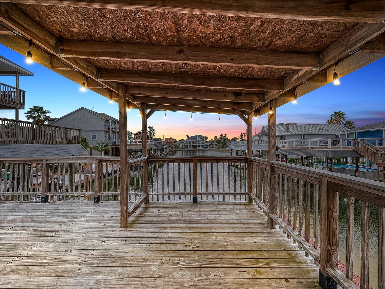 1407 Tiki Dr Tiki Island, TX 77554 - Thumbnail 4