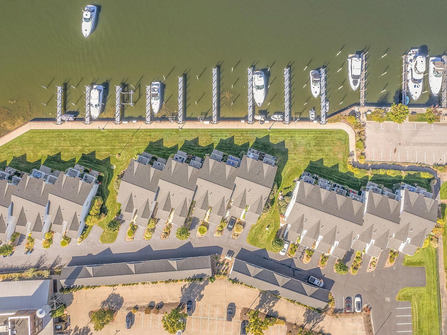 943 W Savidge St Spring Lake, MI 49456 - Thumbnail 4