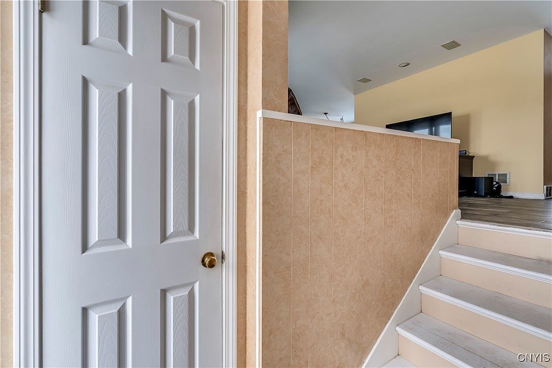 402 Barben Ave Watertown, NY 13601 - Thumbnail 4