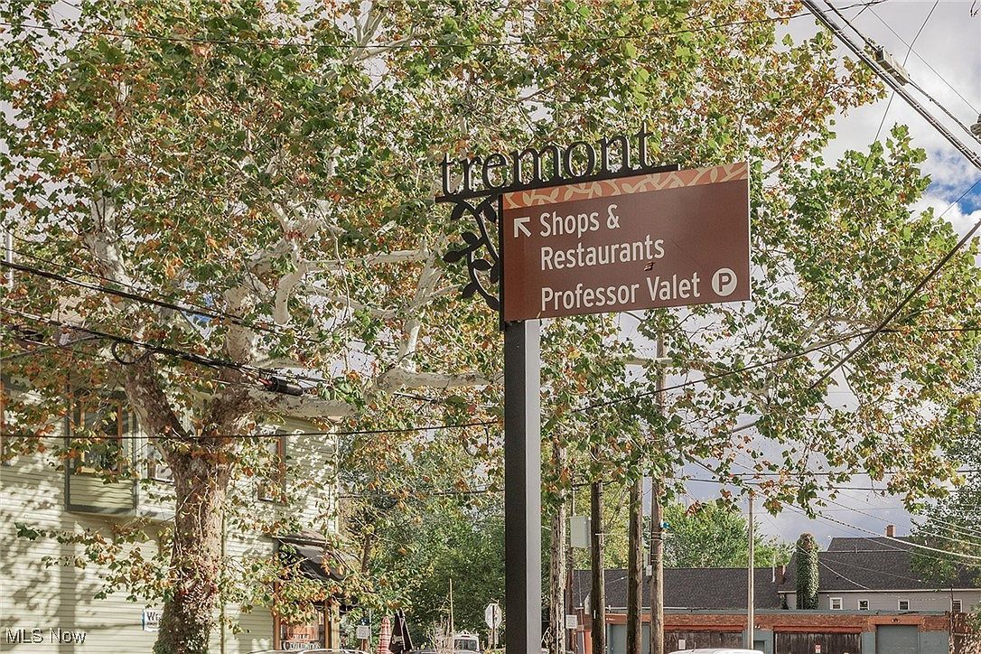 1004 Fairfield Ave Cleveland, OH 44113 - Thumbnail 4