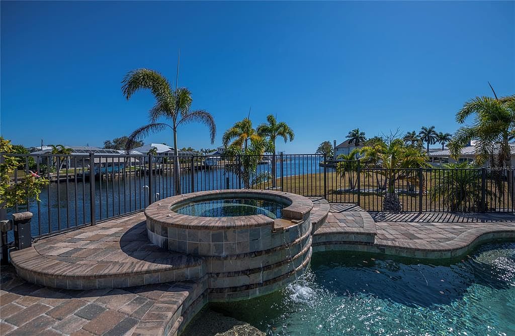 290 Tait Ter SE Port Charlotte, FL 33952 - Thumbnail 4