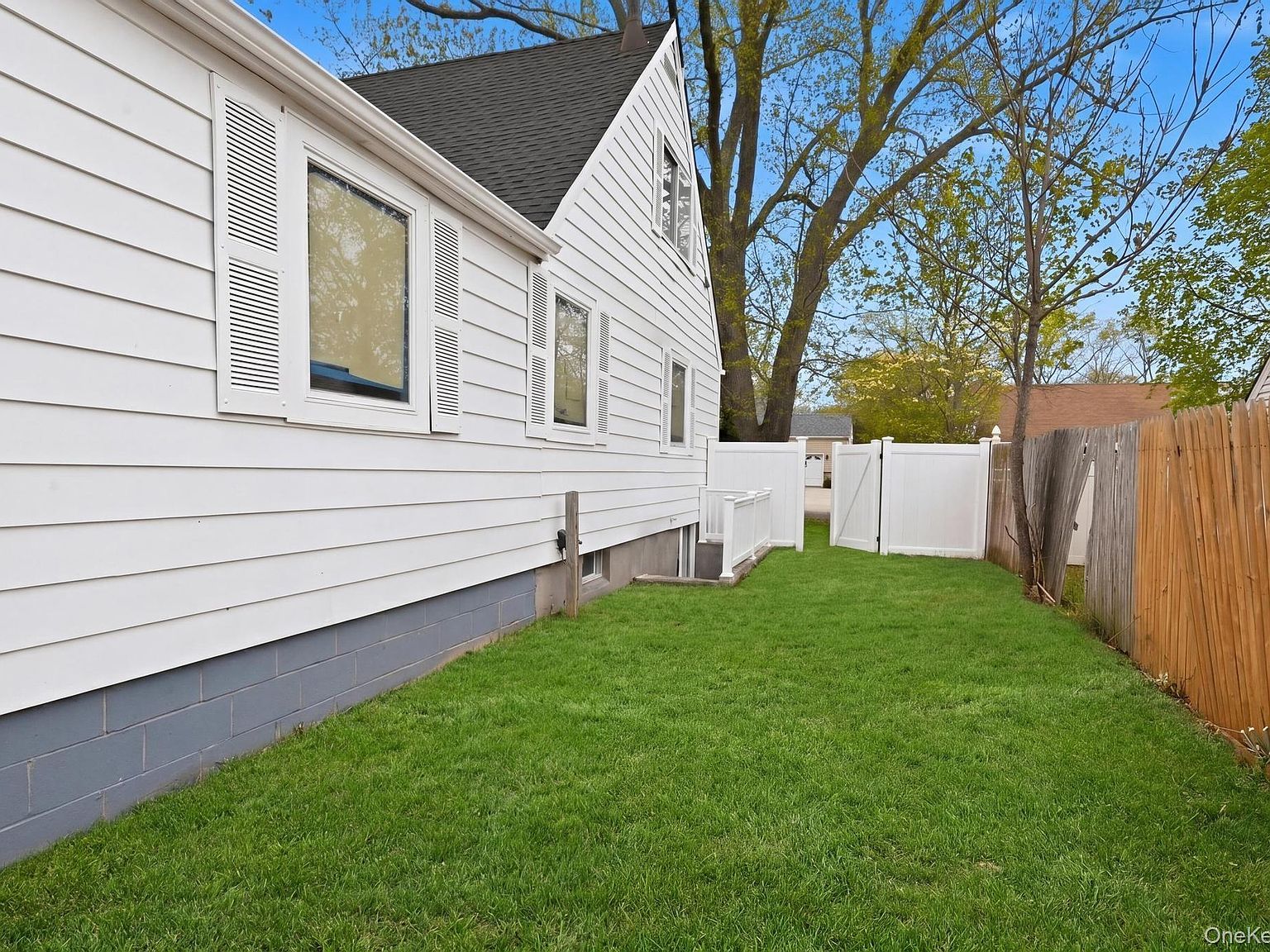 23 Woods Ln Centereach, NY 11720 - Thumbnail 4