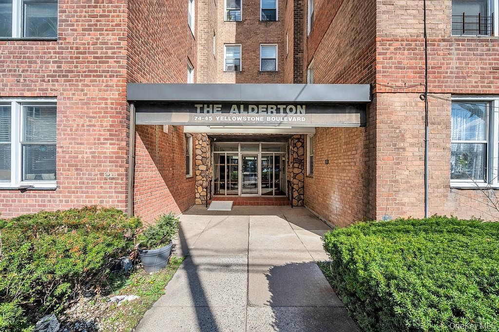 7445 Yellowstone Blvd APT 5G Flushing, NY 11374 - Thumbnail 4