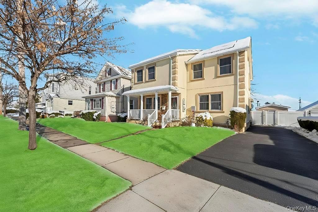 296 Burkhard Ave Mineola, NY 11501 - Thumbnail 4