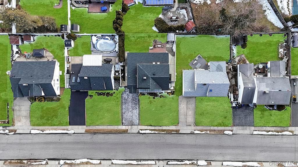 54 Abbot Ln Hicksville, NY 11801 - Thumbnail 4