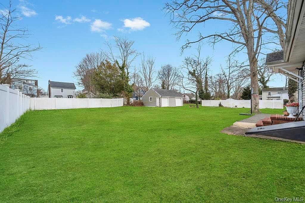 137 Melrose Ave Massapequa, NY 11758 - Thumbnail 4