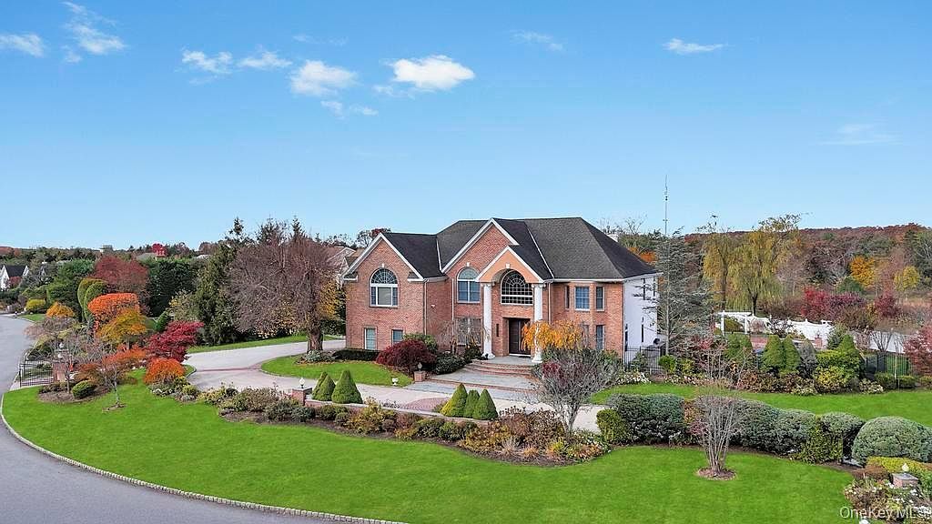 2 Old Bridge Ct Melville, NY 11747 - Thumbnail 4