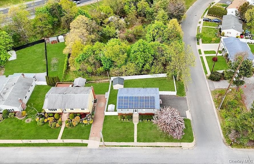 226 Princess St Hicksville, NY 11801 - Thumbnail 4
