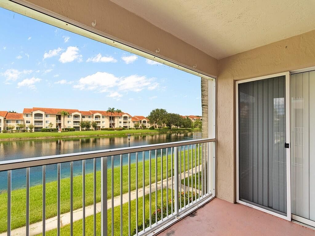 1590 S 42nd Cir APT 208 Vero Beach, FL 32967 - Thumbnail 4