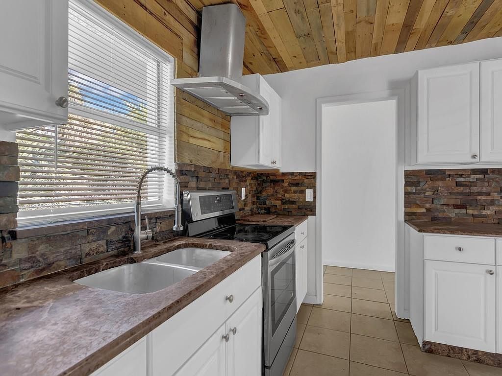 703 5th Pl SW Vero Beach, FL 32962 - Thumbnail 4