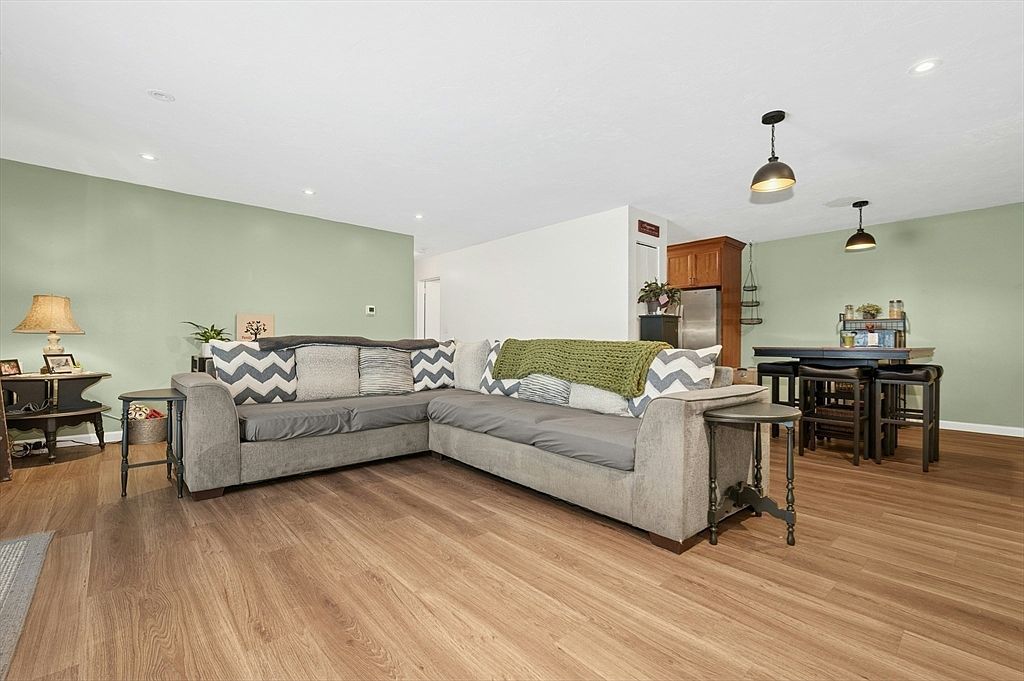 6 Thayer Pond Dr #11 Oxford, MA 01540 - Thumbnail 4