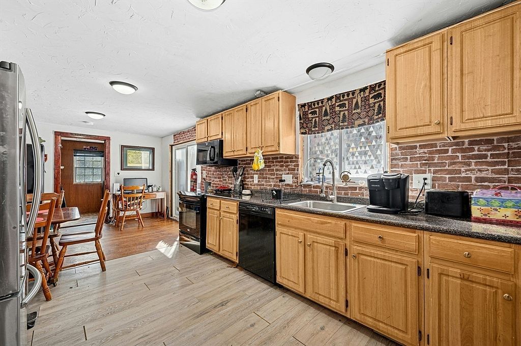 152 Beaverbrook Pkwy Worcester, MA 01603 - Thumbnail 4