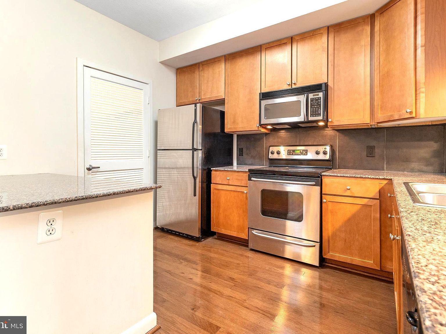 400 Massachusetts Ave NW APT 415 Washington, DC 20001 - Thumbnail 4