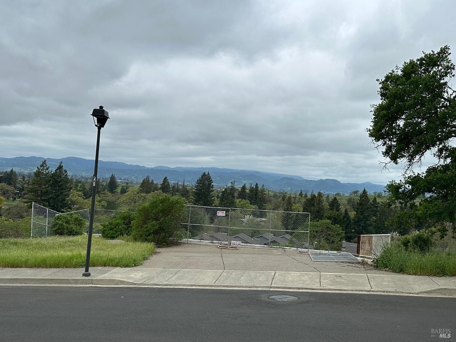 1167 Castle Oaks Dr Napa, CA 94558 - Thumbnail 4