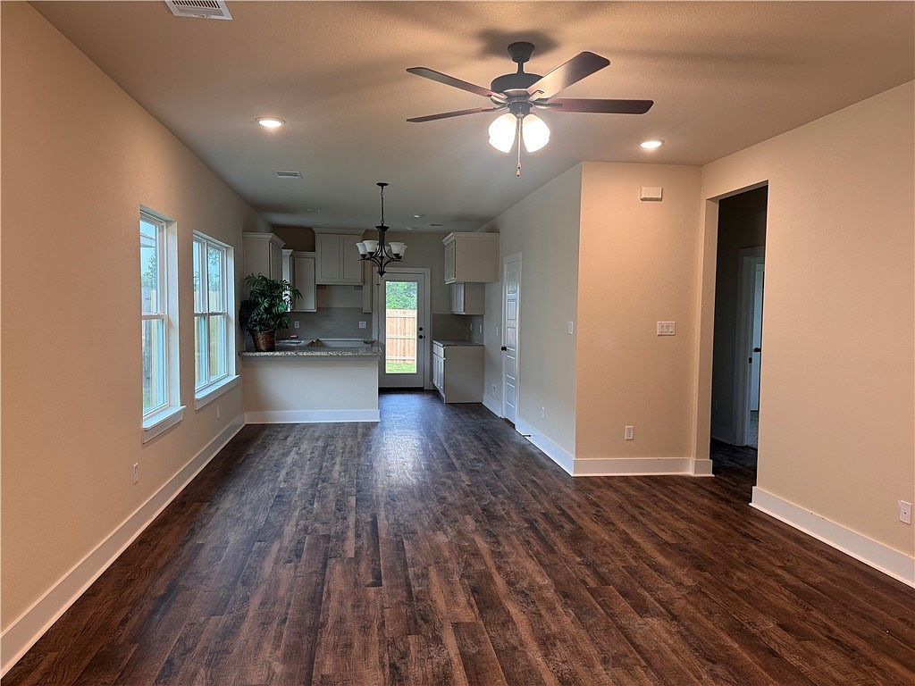 914 Fork Ct College Station, TX 77845 - Thumbnail 4