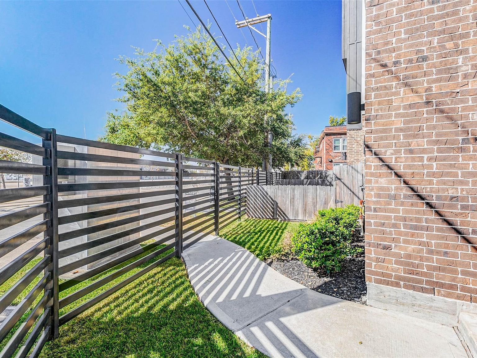 334 Eastwood St Houston, TX 77011 - Thumbnail 4