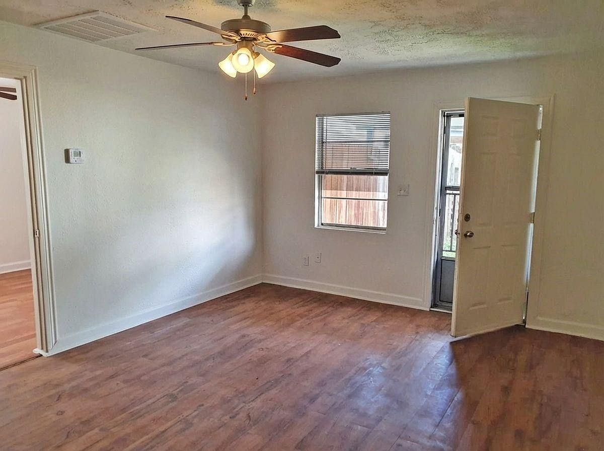 1272 Pecan St Clute, TX 77531 - Thumbnail 4