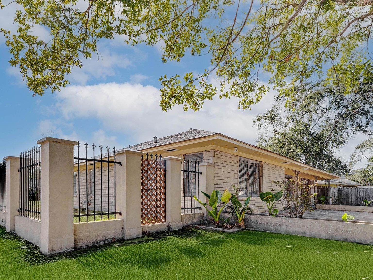 101 Live Oak St Baytown, TX 77520 - Thumbnail 4