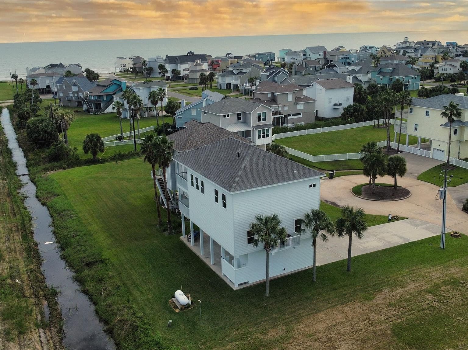 4010 Shallow Reef Galveston, TX 77554 - Thumbnail 4