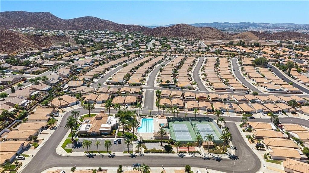 28310 Calle Lustrosos Sun City, CA 92585 - Thumbnail 4