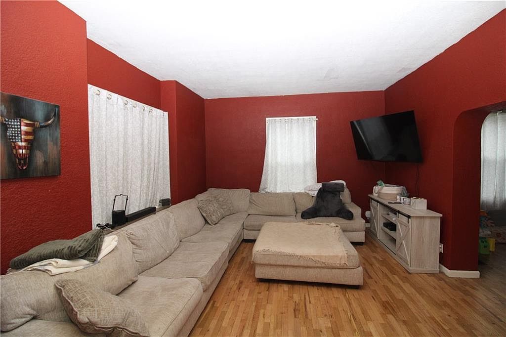 1913 Holman St Saint Joseph, MO 64501 - Thumbnail 4