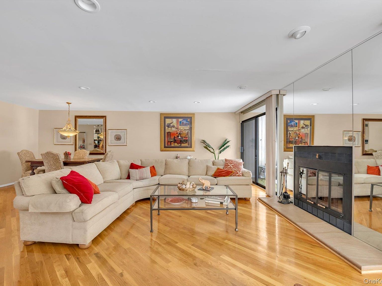 6 John Bean Ct Port Washington, NY 11050 - Thumbnail 4