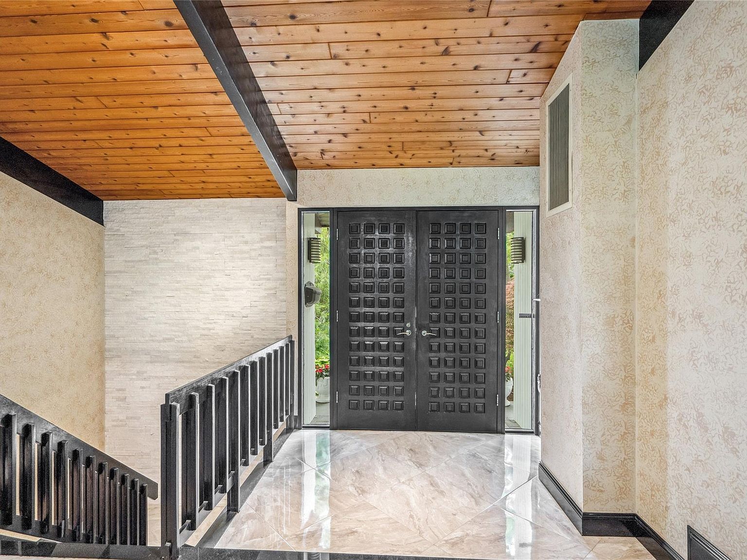 27 Parkway Dr Roslyn Heights, NY 11577 - Thumbnail 4