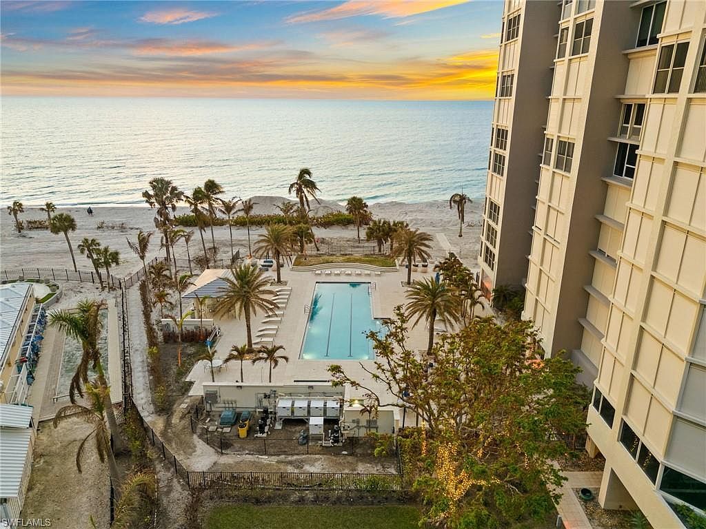 4051 Gulf Shore Blvd N APT 902 Naples, FL 34103 - Thumbnail 4