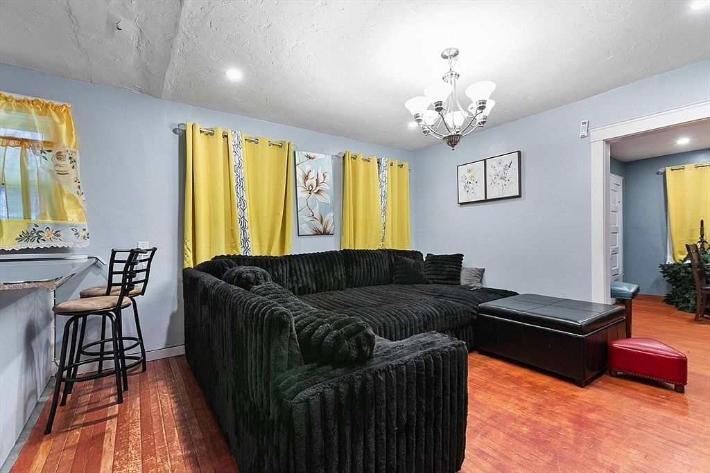 13 Hitchcock Rd Worcester, MA 01603 - Thumbnail 4