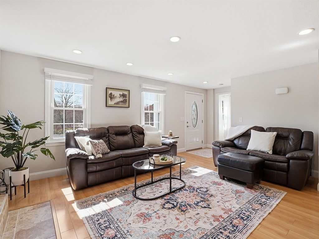 79 Garrison Rd Chelmsford, MA 01824 - Thumbnail 4