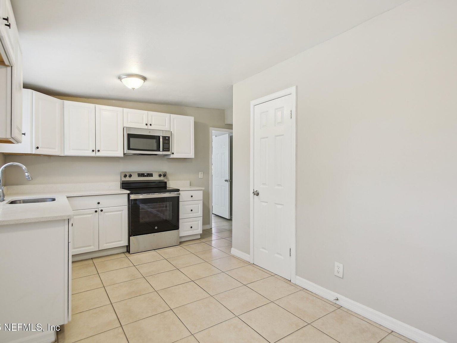 7705 Lauderdale Dr N Jacksonville, FL 32277 - Thumbnail 4