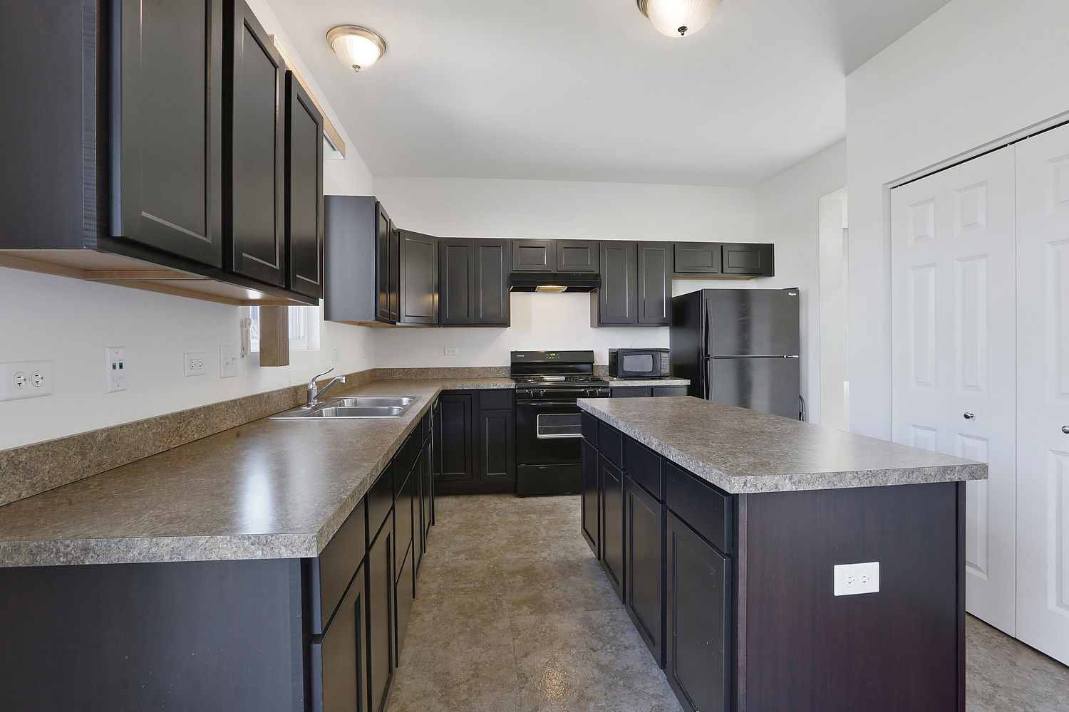 3225 Bilstone Drive, Lynwood, IL, USA, 60411 - Thumbnail 4