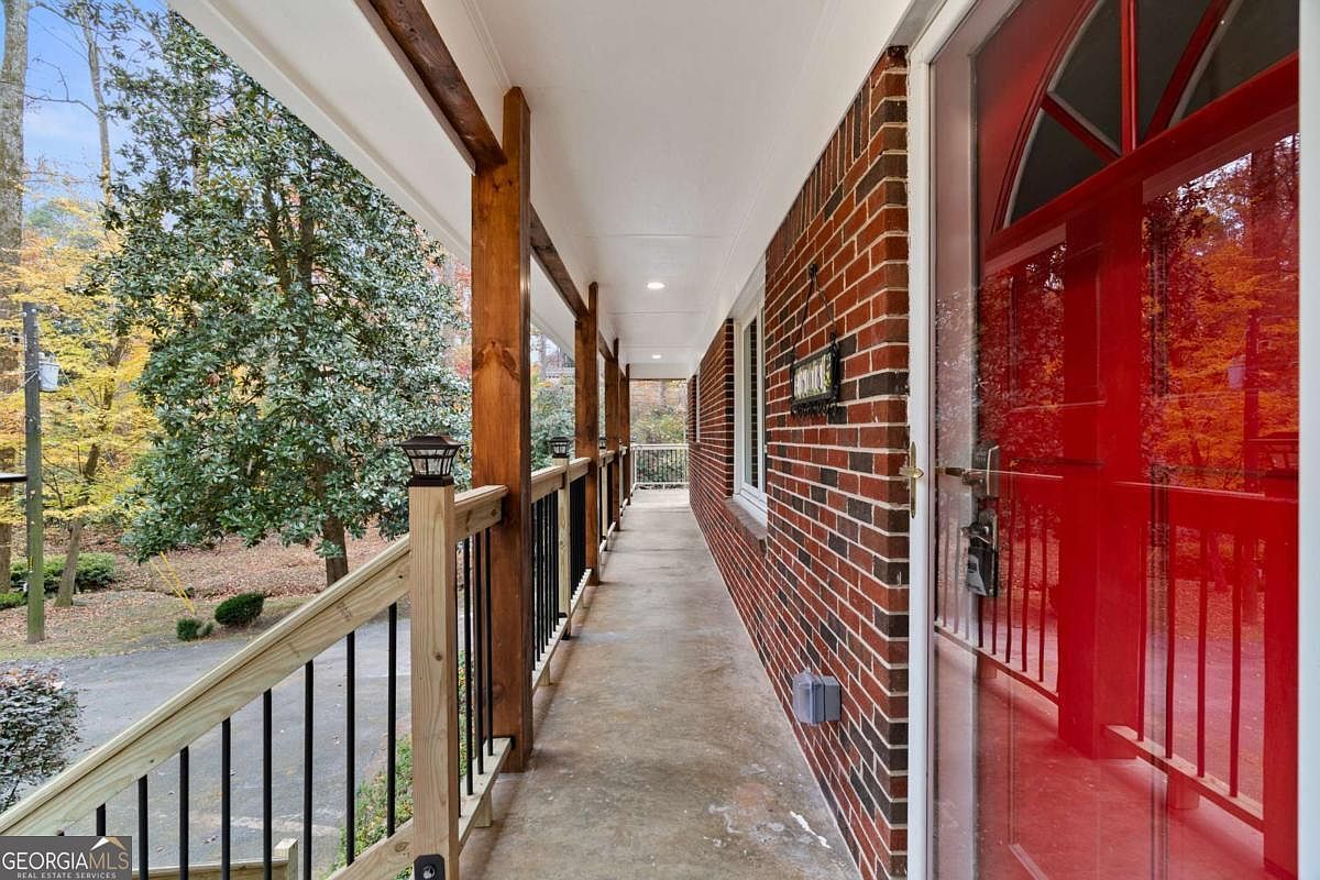 2608 Laurelwood Rd Dunwoody, GA 30360 - Thumbnail 4