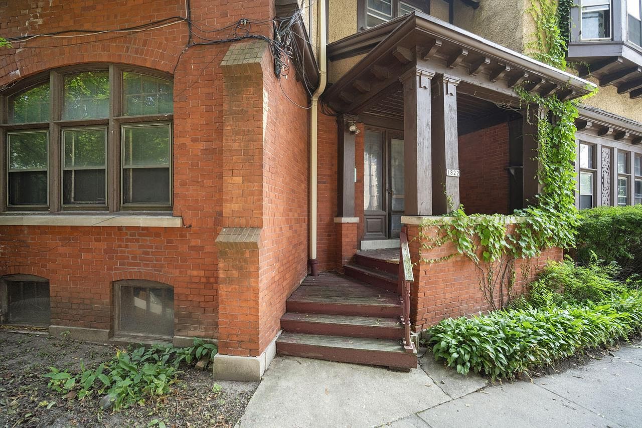 1815 N Oakland Ave Milwaukee, WI 53202 - Thumbnail 4