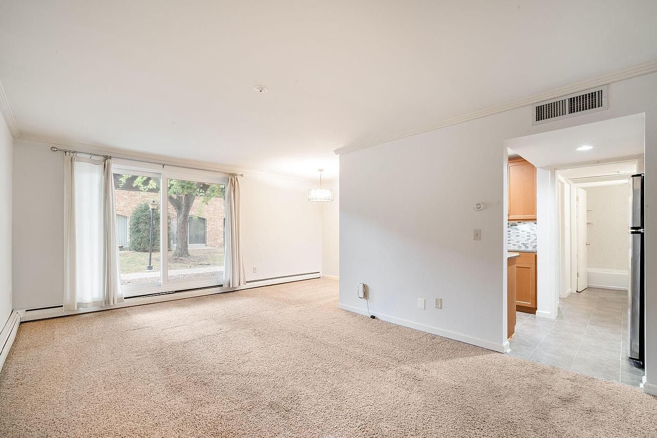 4117 W Rivers Edge Cir UNIT 1 Brown Deer, WI 53209 - Thumbnail 4