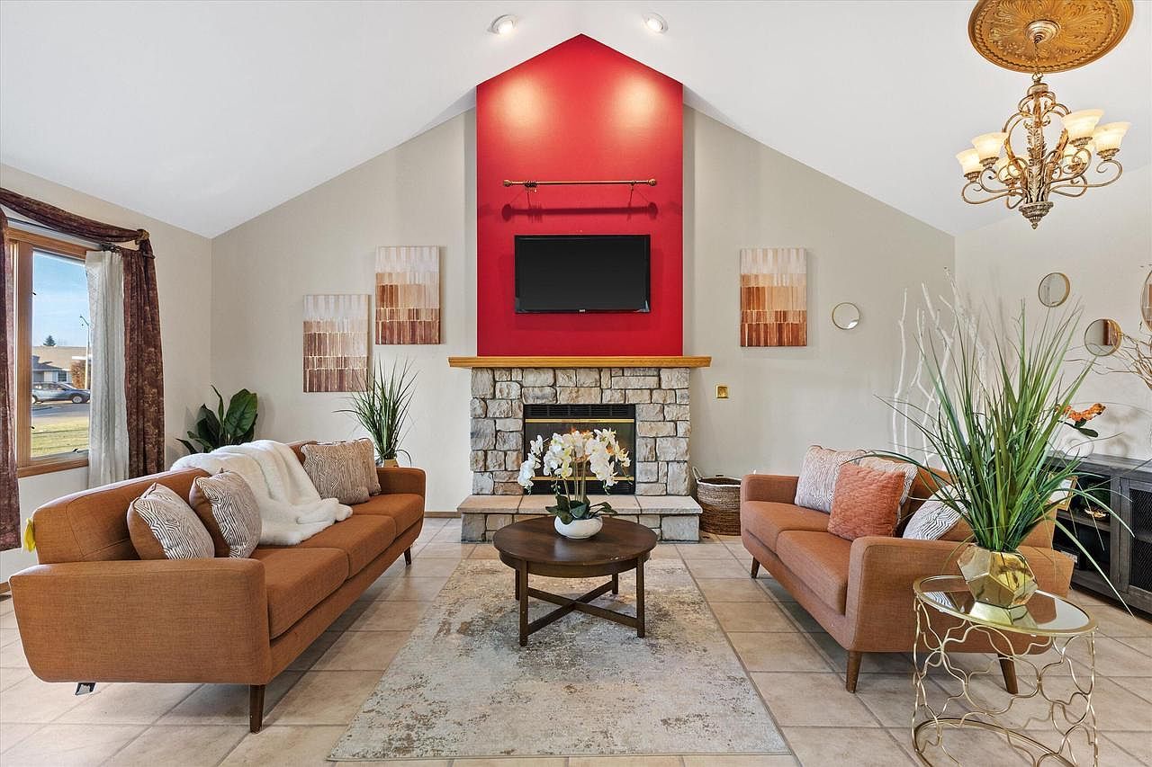 7170 S Countryside Dr Franklin, WI 53132 - Thumbnail 4