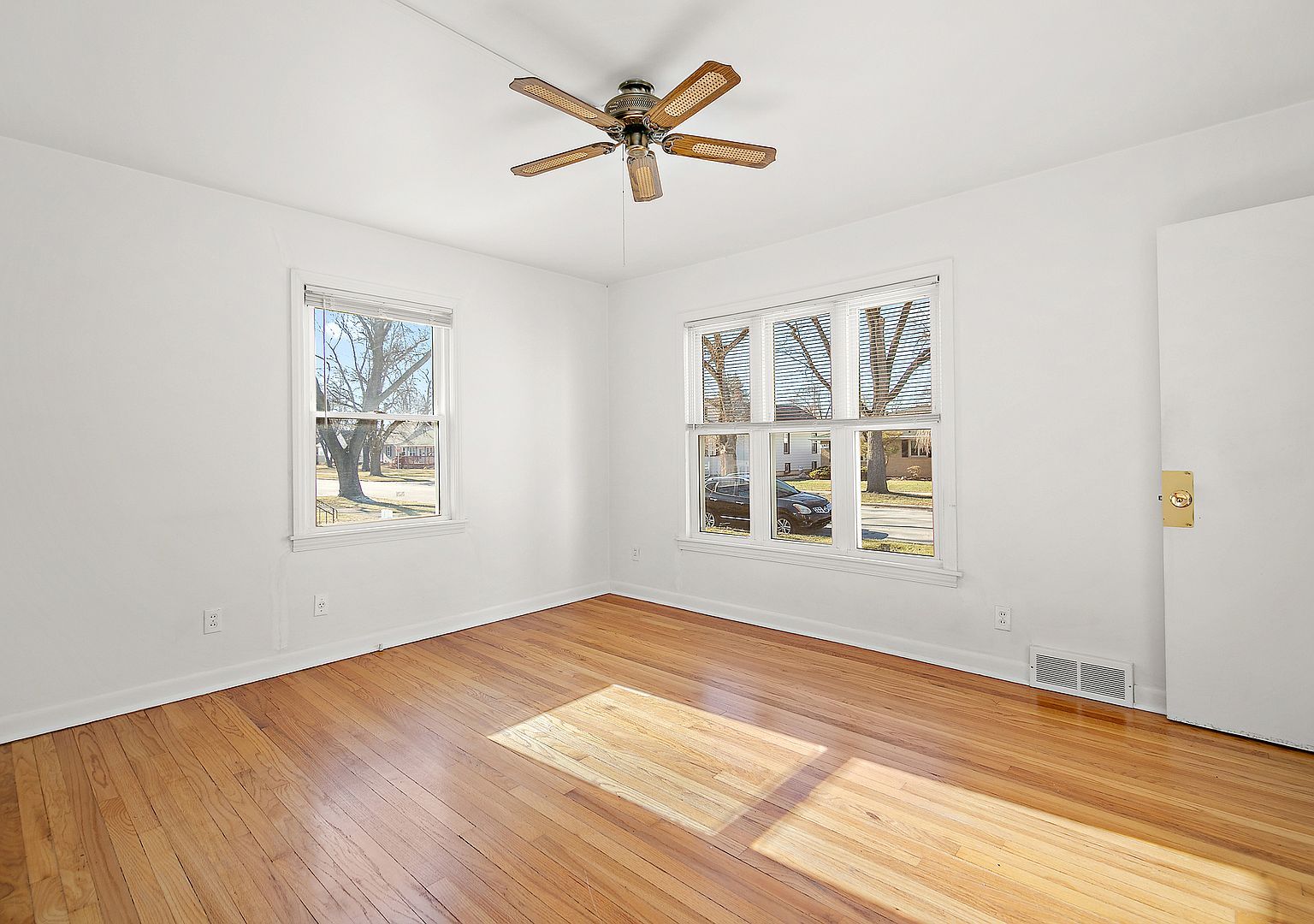 372 S Center Ave Bradley, IL 60915 - Thumbnail 4