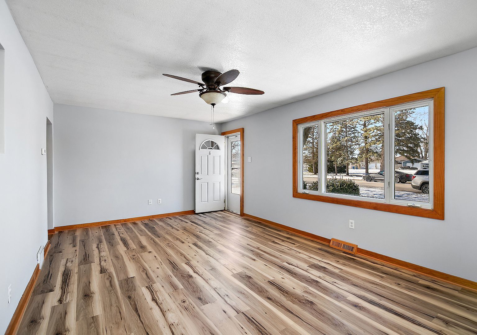 166 N Randolph Ave Bradley, IL 60915 - Thumbnail 4