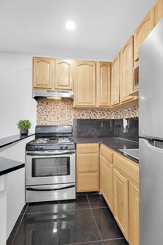 7002 Ridge Blvd APT E14 Brooklyn, NY 11209 - Thumbnail 4