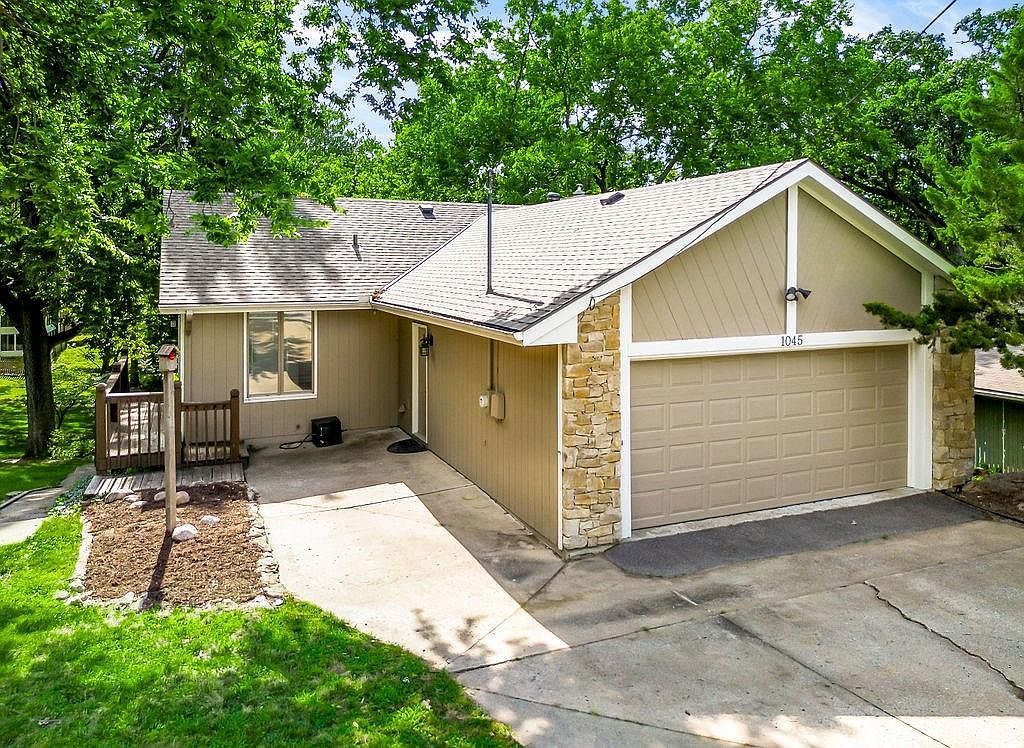 1045 NW South Shore Dr Kansas City, MO 64151 - Thumbnail 4