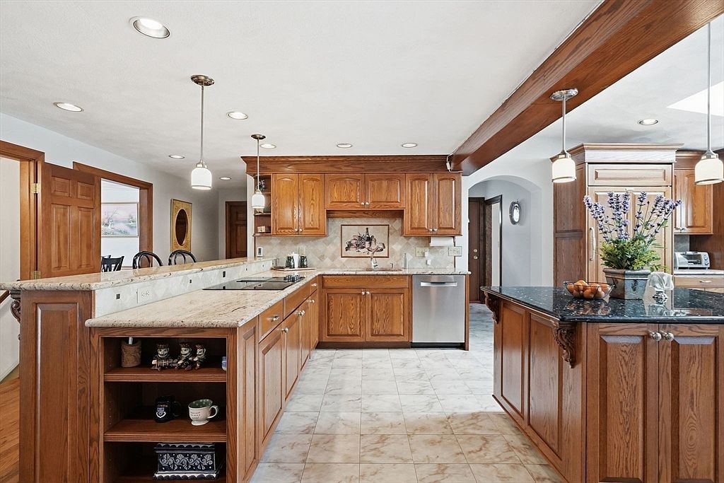 37 Fairchild Dr Reading, MA 01867 - Thumbnail 4