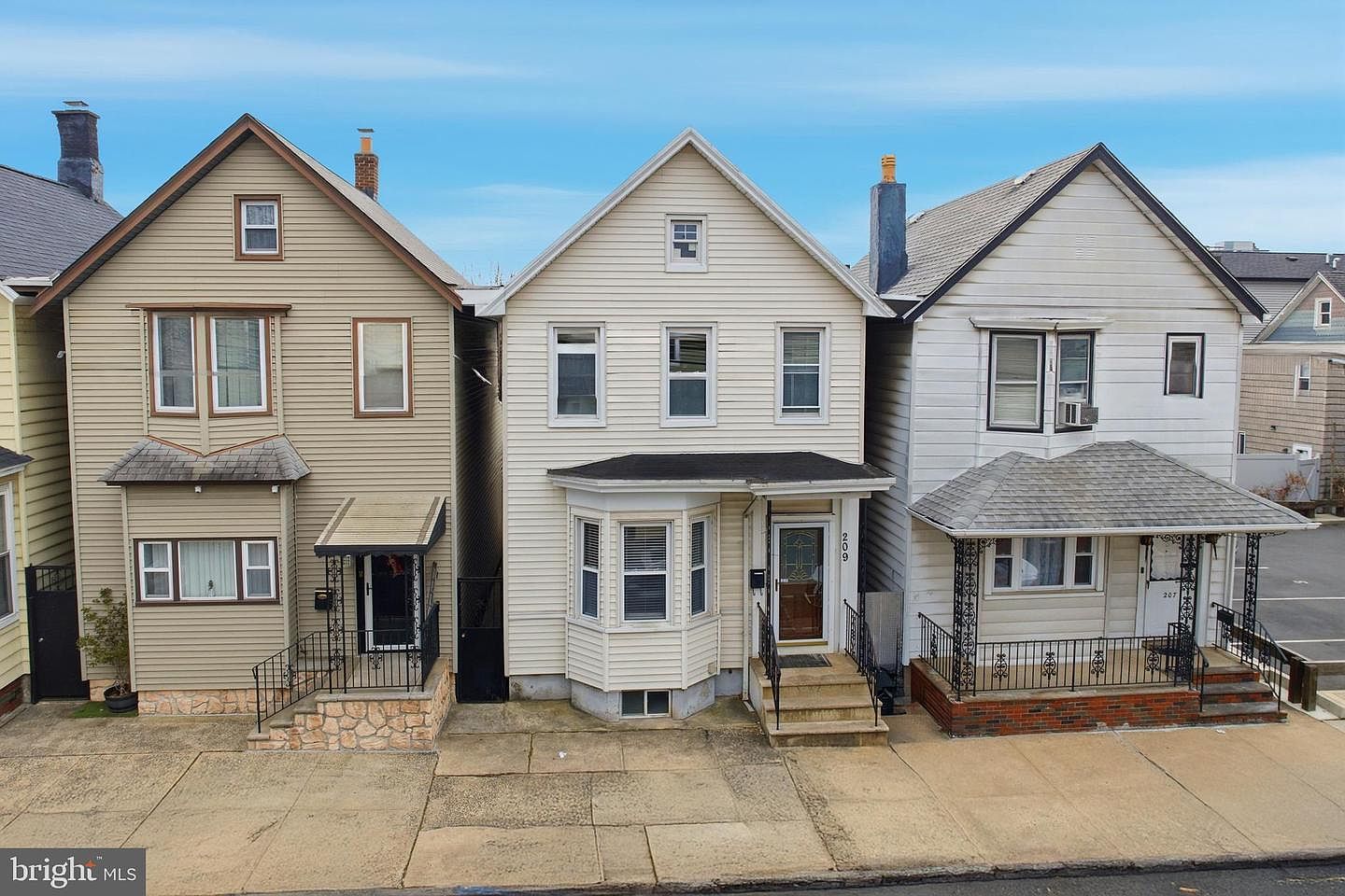 209 Hamilton St Harrison, NJ 07029 - Thumbnail 4