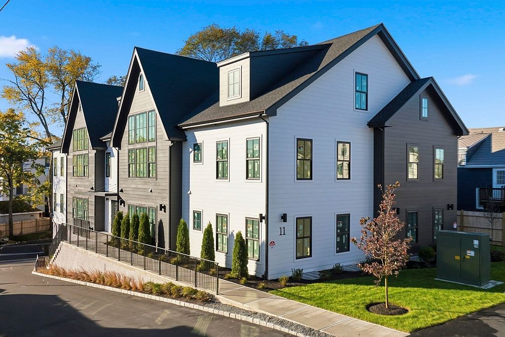 11 Boynton St #104 Swampscott, MA 01907 - Thumbnail 4