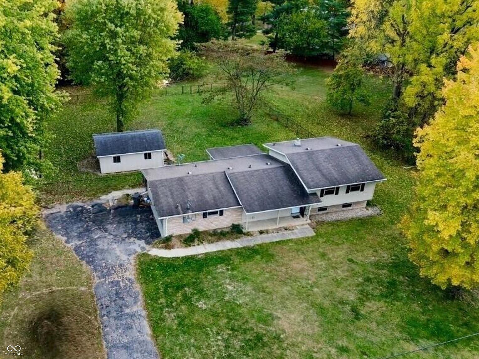 7855 Bluff Rd Indianapolis, IN 46217 - Thumbnail 4