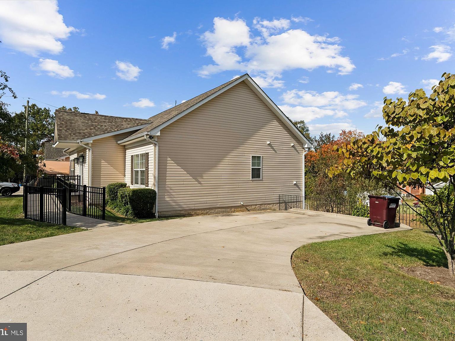 4802 Chief Chris Kyle Ct Riverdale, MD 20737 - Thumbnail 4