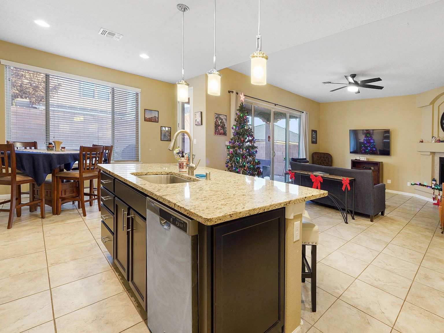 2708 Delicias Rd SE Rio Rancho, NM 87124 - Thumbnail 4