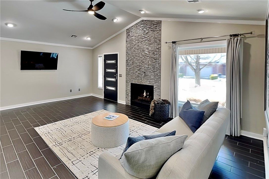 8 W Prairie Dunes Ct Rogers, AR 72758 - Thumbnail 4