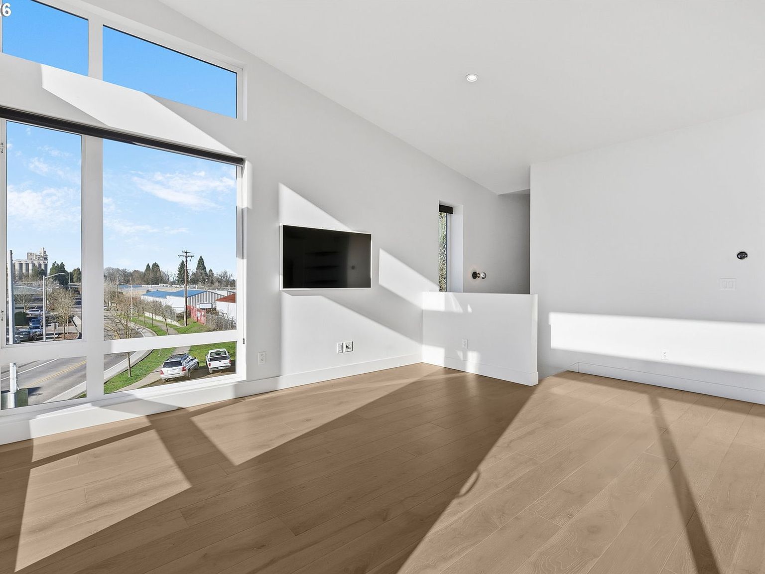 147 Shelton McMurphey Blvd Eugene, OR 97401 - Thumbnail 4