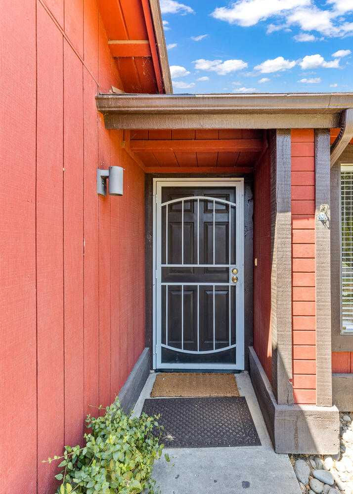 910 East Oakridge Avenue, Visalia, CA, USA, 93292 - Thumbnail 4